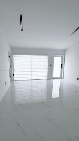 20726 SW 105 Avenue 1, Cutler Bay, FL 33189