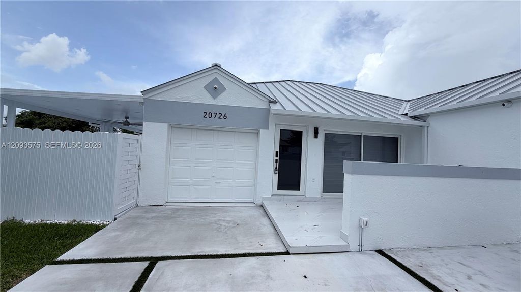 20726 SW 105 Avenue 1, Cutler Bay, FL 33189