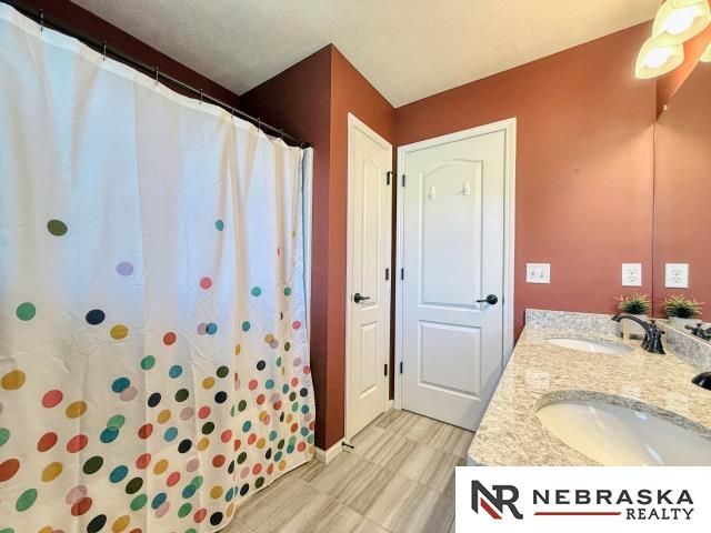 4502 S 199th Avenue, Omaha, NE 68135