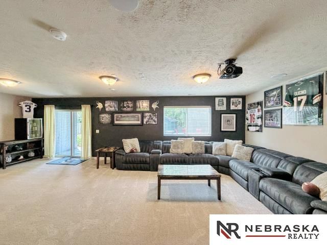 4502 S 199th Avenue, Omaha, NE 68135