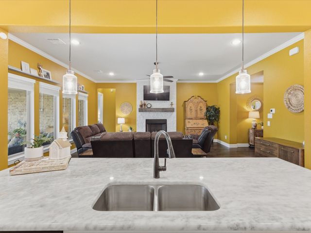 135 Crockett Drive, Waxahachie, TX 75165