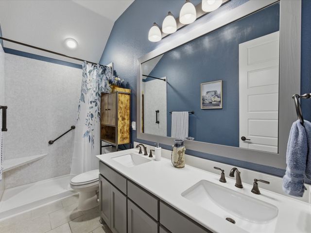 135 Crockett Drive, Waxahachie, TX 75165