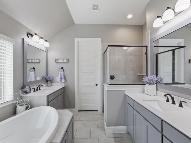 135 Crockett Drive, Waxahachie, TX 75165