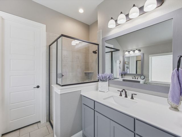 135 Crockett Drive, Waxahachie, TX 75165