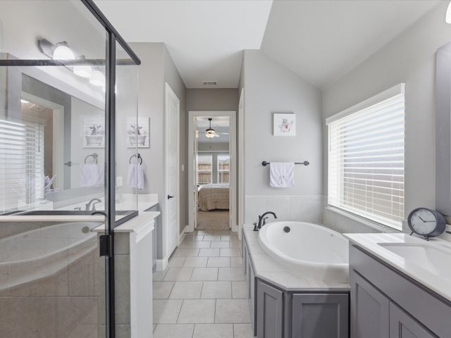 135 Crockett Drive, Waxahachie, TX 75165