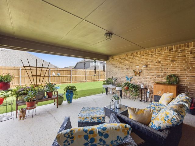 135 Crockett Drive, Waxahachie, TX 75165