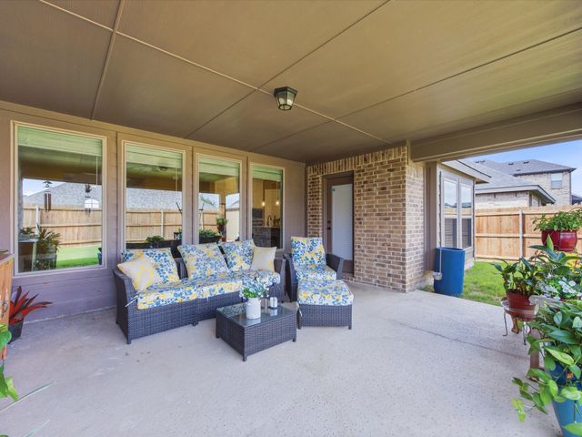 135 Crockett Drive, Waxahachie, TX 75165