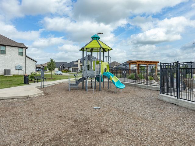 135 Crockett Drive, Waxahachie, TX 75165
