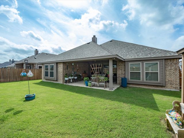 135 Crockett Drive, Waxahachie, TX 75165