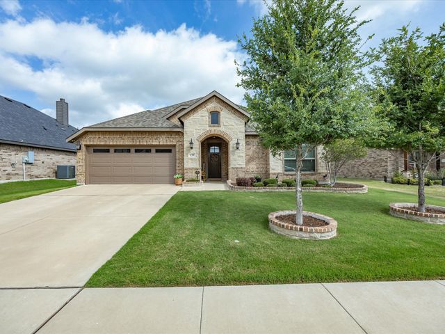 135 Crockett Drive, Waxahachie, TX 75165