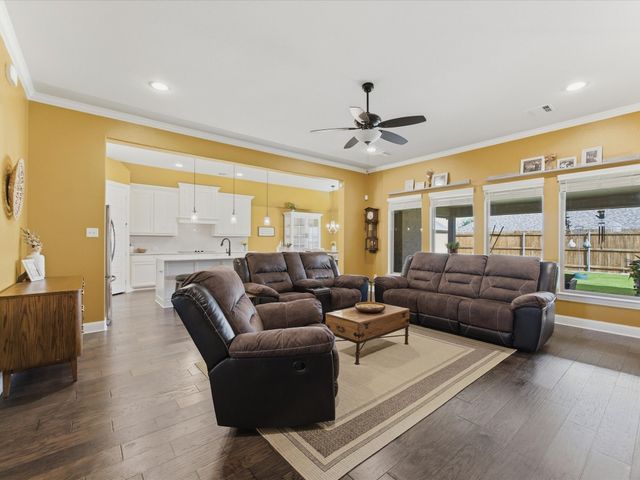 135 Crockett Drive, Waxahachie, TX 75165