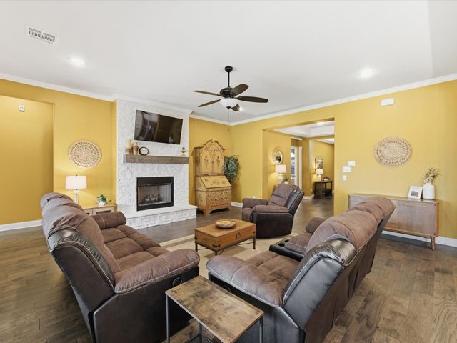 135 Crockett Drive, Waxahachie, TX 75165