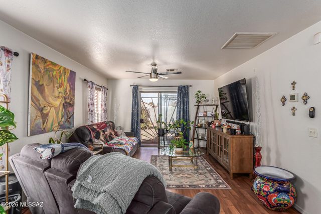 2595 E Warwick Castle Lane, Tucson, AZ 85706