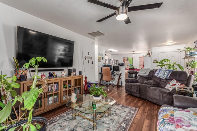 2595 E Warwick Castle Lane, Tucson, AZ 85706