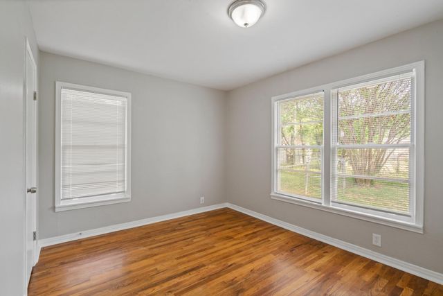 305 S Lancaster Street, Granbury, TX 76048