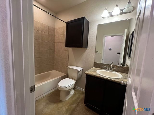 327 Oelkers B, New Braunfels, TX 78130