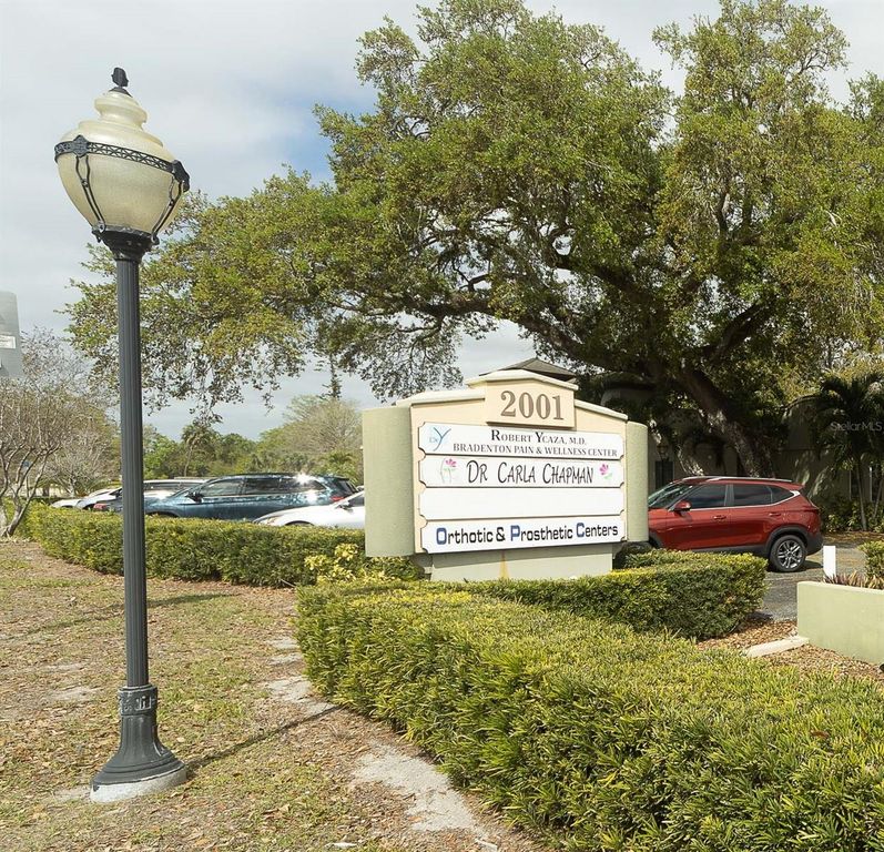 2001 MANATEE AVENUE E 104, BRADENTON, FL 34208 — photo 3