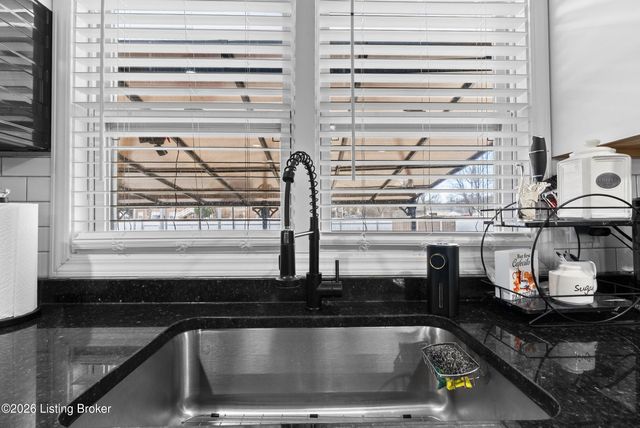 4342 Lynnview Dr, Louisville, KY 40216