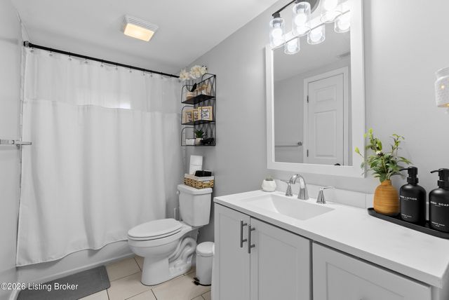 4342 Lynnview Dr, Louisville, KY 40216