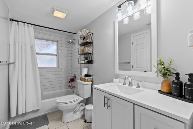 4342 Lynnview Dr, Louisville, KY 40216