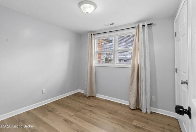 4342 Lynnview Dr, Louisville, KY 40216