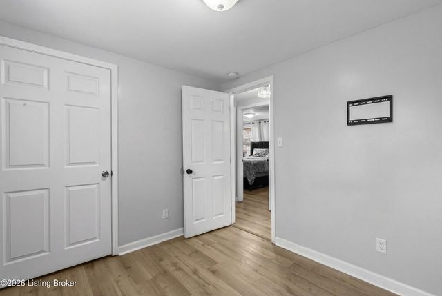 4342 Lynnview Dr, Louisville, KY 40216