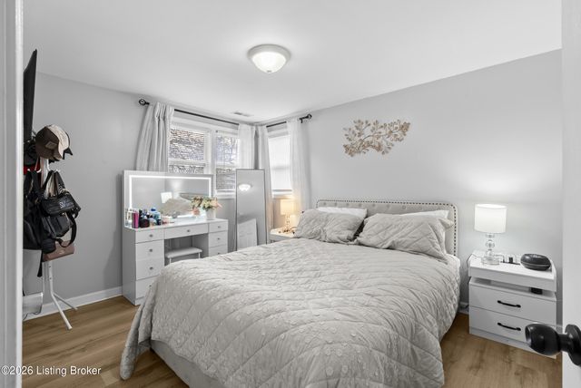 4342 Lynnview Dr, Louisville, KY 40216