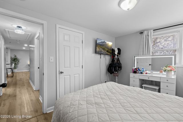 4342 Lynnview Dr, Louisville, KY 40216