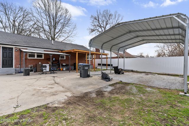 4342 Lynnview Dr, Louisville, KY 40216