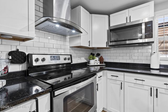 4342 Lynnview Dr, Louisville, KY 40216