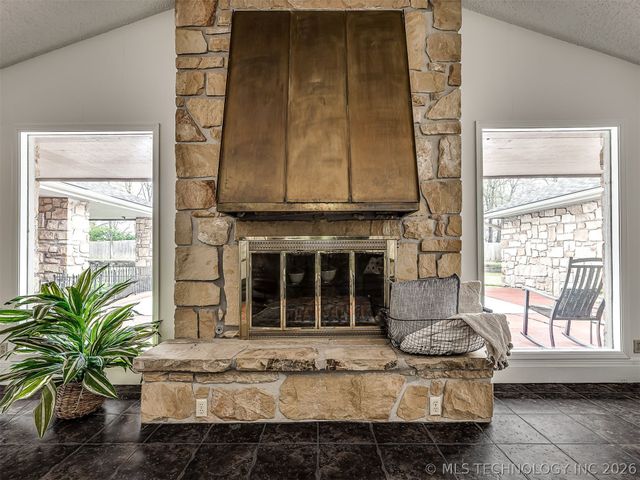 2417 Stonewall Drive, Bartlesville, OK 74006