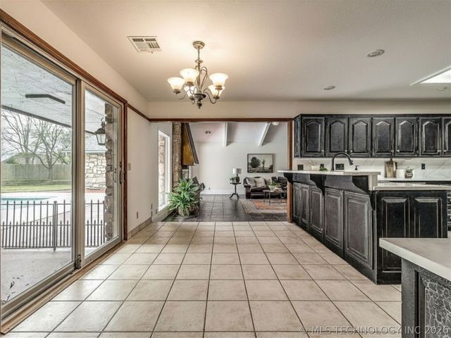 2417 Stonewall Drive, Bartlesville, OK 74006