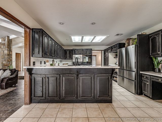 2417 Stonewall Drive, Bartlesville, OK 74006