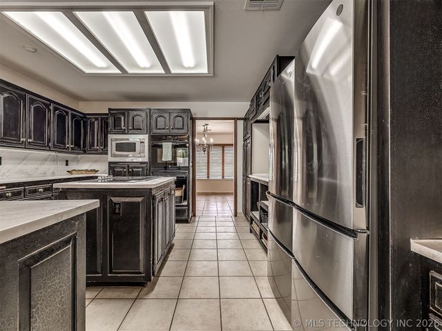 2417 Stonewall Drive, Bartlesville, OK 74006