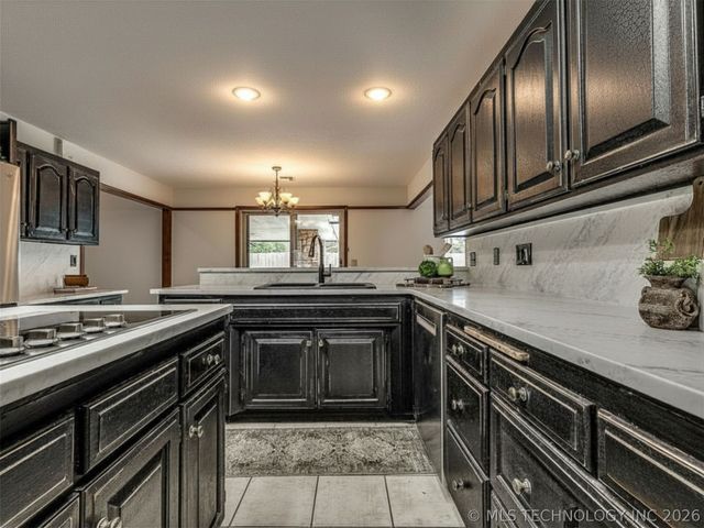 2417 Stonewall Drive, Bartlesville, OK 74006