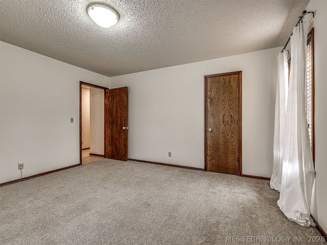 2417 Stonewall Drive, Bartlesville, OK 74006