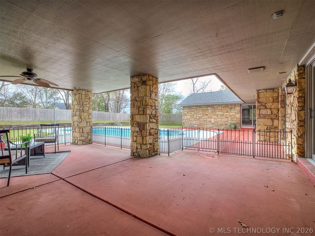 2417 Stonewall Drive, Bartlesville, OK 74006