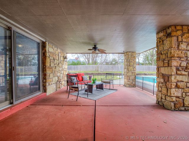 2417 Stonewall Drive, Bartlesville, OK 74006