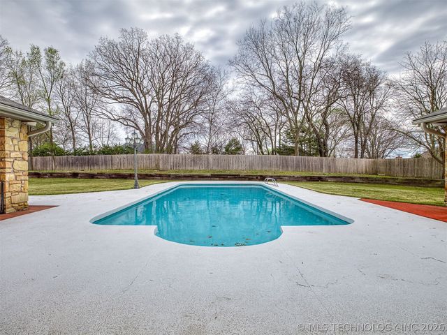2417 Stonewall Drive, Bartlesville, OK 74006
