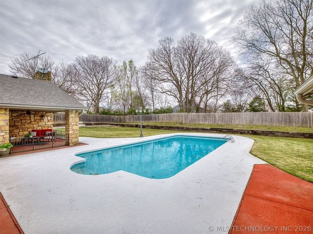 2417 Stonewall Drive, Bartlesville, OK 74006