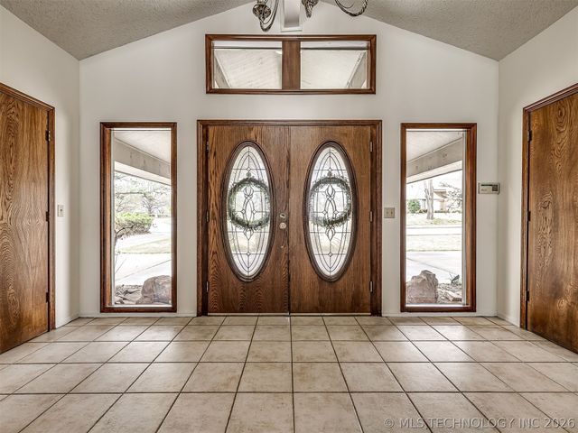 2417 Stonewall Drive, Bartlesville, OK 74006