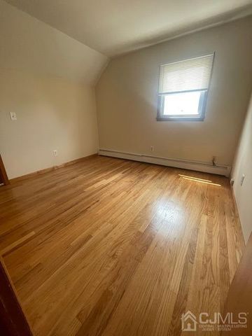 1160 Roosevelt Avenue, Carteret, NJ 07008