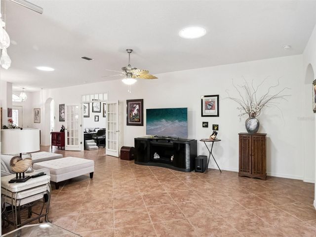 20500 QUEEN ALEXANDRA DRIVE, Leesburg, FL 34748