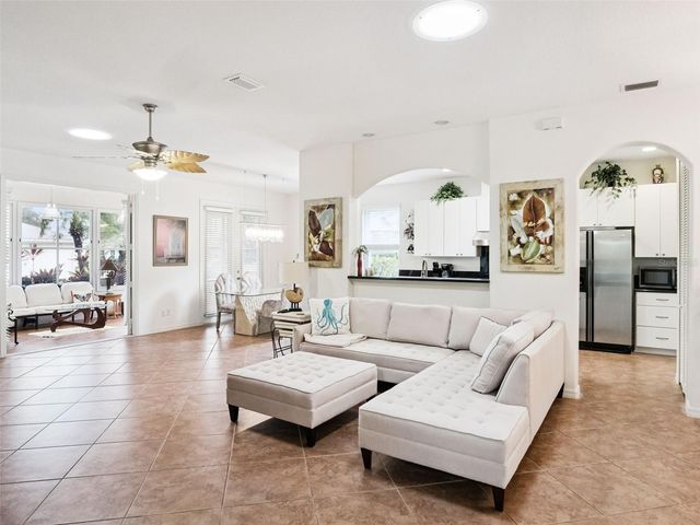 20500 QUEEN ALEXANDRA DRIVE, Leesburg, FL 34748