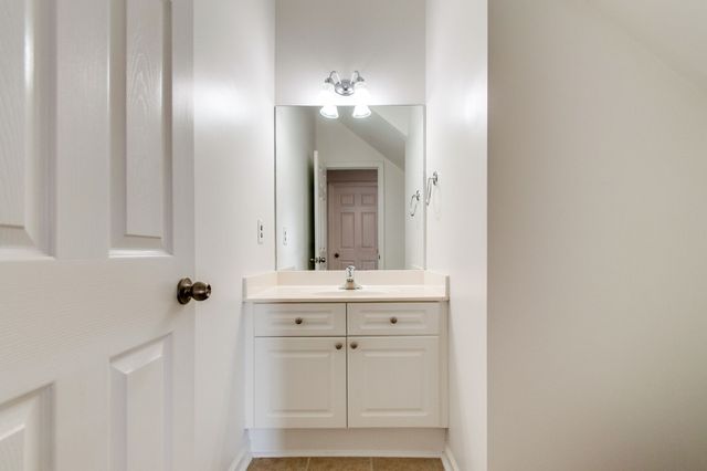 321 Shady Creek Ln, Nashville, TN 37211
