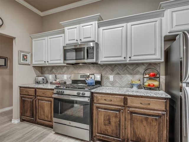 2204 Cale Cove, Yukon, OK 73099