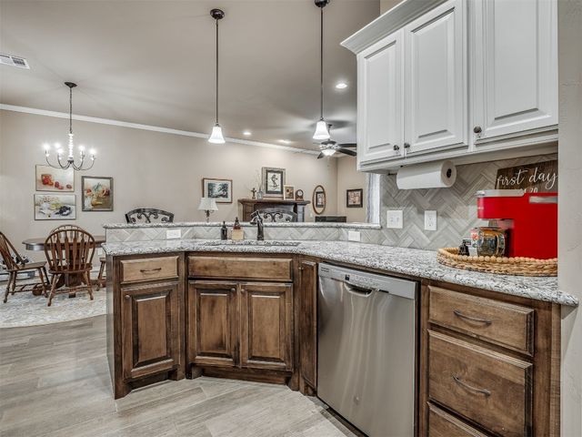 2204 Cale Cove, Yukon, OK 73099