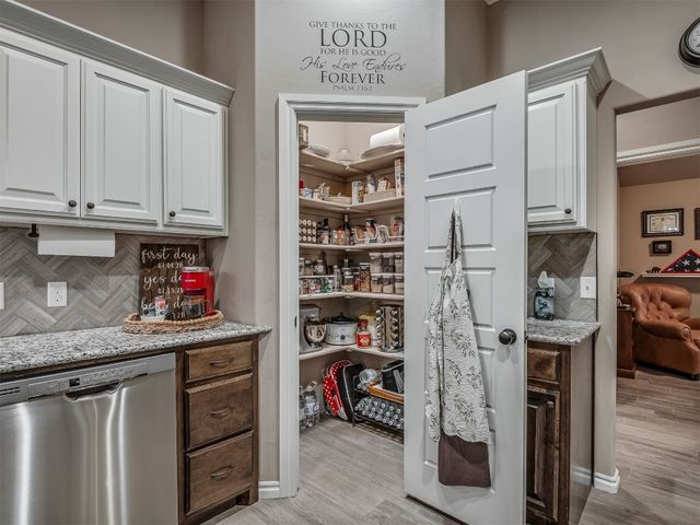 2204 Cale Cove, Yukon, OK 73099