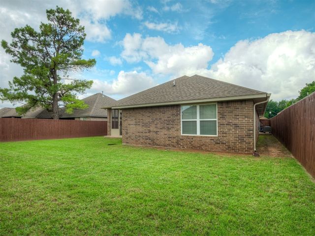 2204 Cale Cove, Yukon, OK 73099