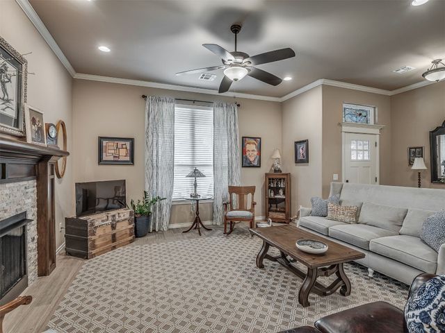 2204 Cale Cove, Yukon, OK 73099